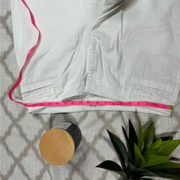 Women’s plus size white capri jeans - Picture 5 of 12